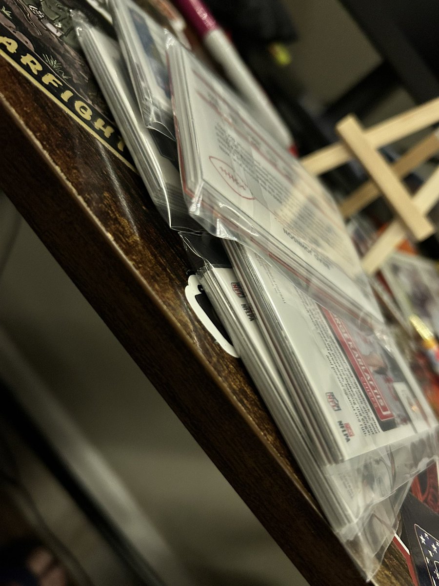 LilLgLibraries's tweet image. NFL Mystery Packs. 
8 Cards for $10 (Shipped) 
Nothing to buy a yacht over. 
But for $10, you could do worse. Walgreens worse. 

PayPal G&amp;amp;S ONLY 

Every dome made will be spent on Bulk Cards, Books, Sleeves and Bags for Cards. 
Every dime will be publicly shown once spent.