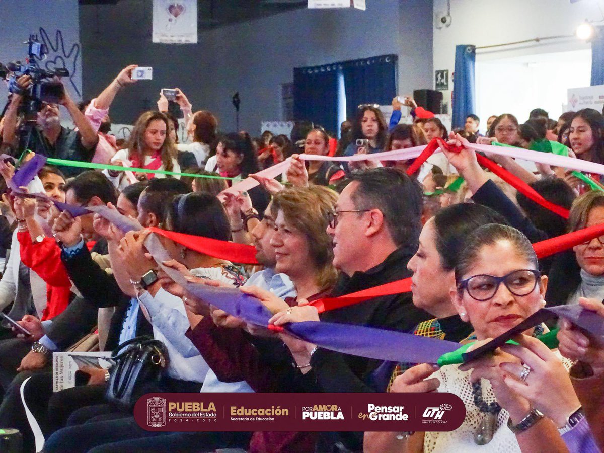 uthuejotzingo's tweet image. UTH refuerza el compromiso con los derechos de las mujeres en Puebla 💜📘

La Rectora, Mirna Toxqui Oliver, participó en la presentación de la Cartilla de los Derechos de las Mujeres…

facebook.com/share/p/16bsG6…

#IgualdadDeGénero #PensarEnGrande #UTH #MujeresConDerechos #Puebla75