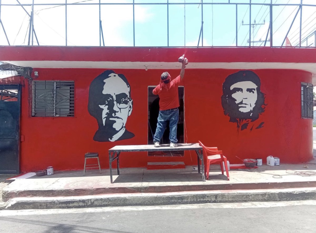 CesarMorenoOK1's tweet image. URGENTE ¡Se renueva el la izquierda de Centroamérica! Van a dejar de culpar al imperialismo y empiezan a culpar al Wi-Fi lento.
