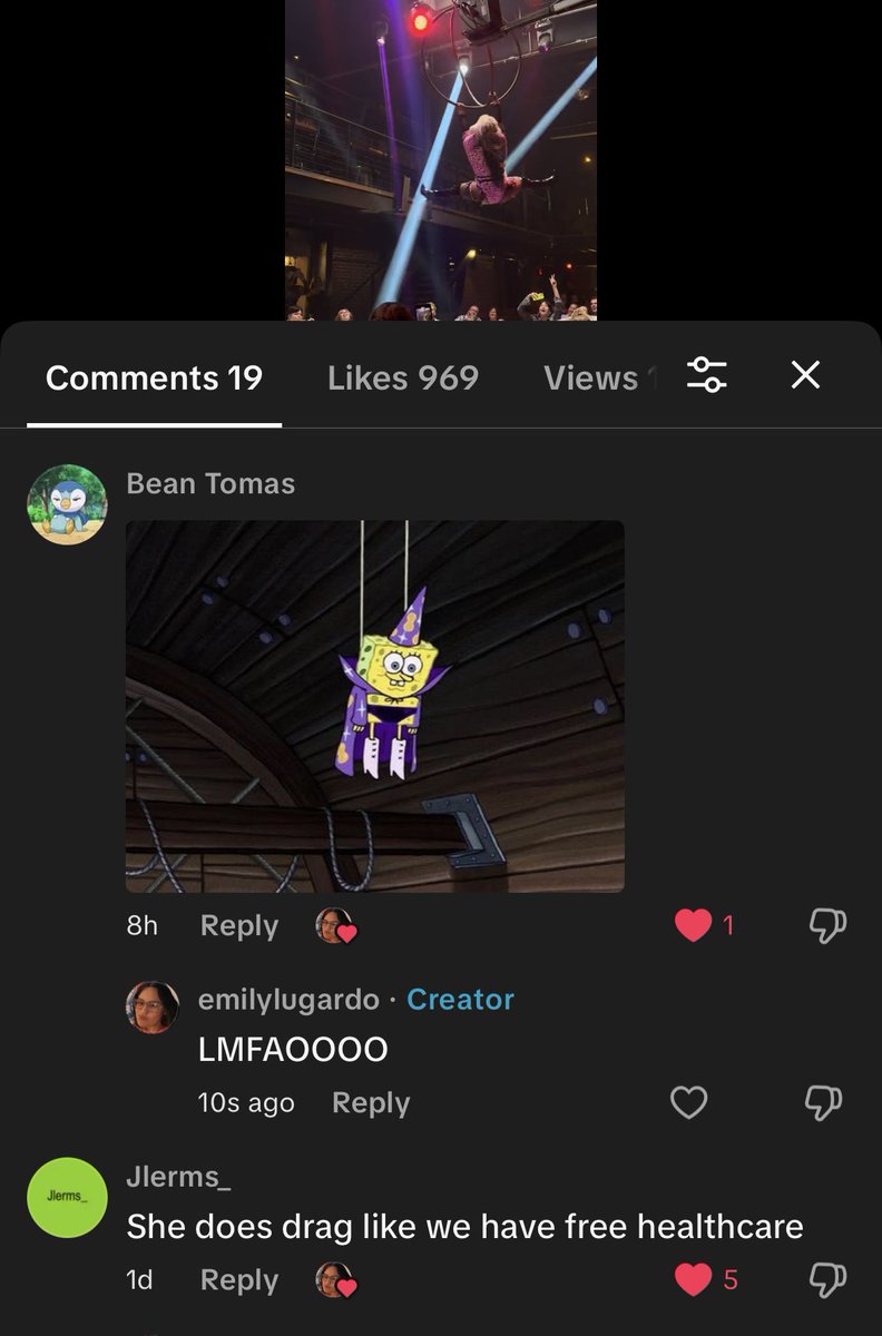 EmilyLugardo's tweet image. the tiktok comment section is the best part of the internet bc why are these two cracking me tf up 😭😭😭