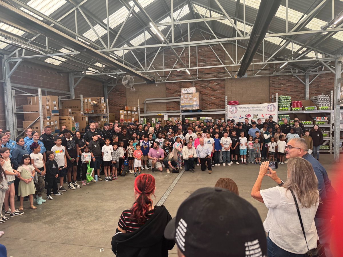 DA18th's tweet image. Our Victim Witness Supervisor joined the Aurora PD this weekend for Shop with a Cop — an amazing day of giving back! 💙 This great event brings officers & kids together for a special shopping experience. Supporting our youth matters — and this was a powerful way to do just that!