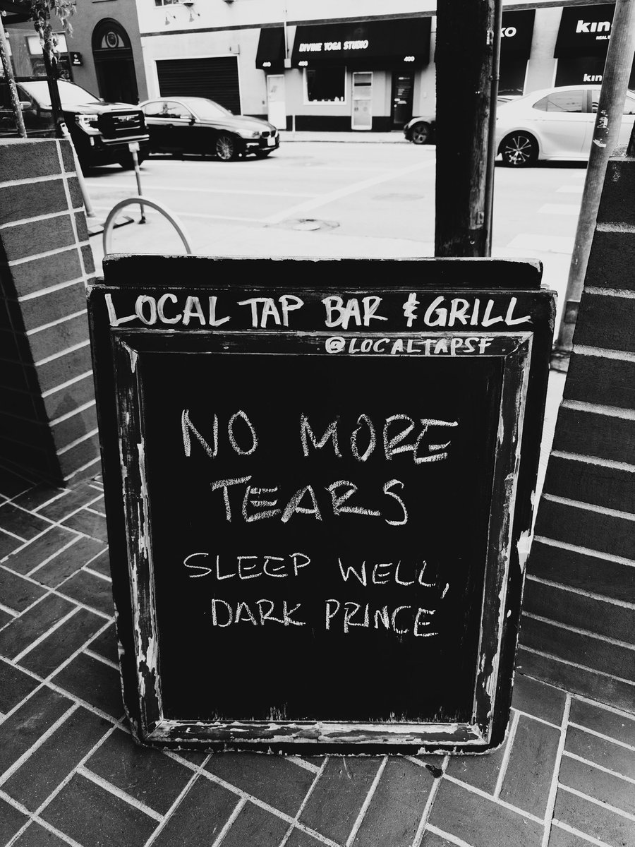 pixelactivist's tweet image. Man this broke me. I Niagara-falls right when I sat at the bar.
RIP Prince of Darkness 🤘🏼