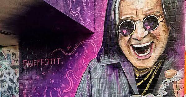 jornalnota's tweet image. ARTES! 🚨 Juntei algumas pichações, grafites e murais em homenagem ao grande Ozzy Osbourne que nos deixou hoje aos 76 anos! 🖤🦇😢
1- Robbie Jeffcott, Birmingham
2- Mr. murals, Birmingham
3- Posto, Hull
4- Daniel Moreno, São Paulo
Qual sua preferida?