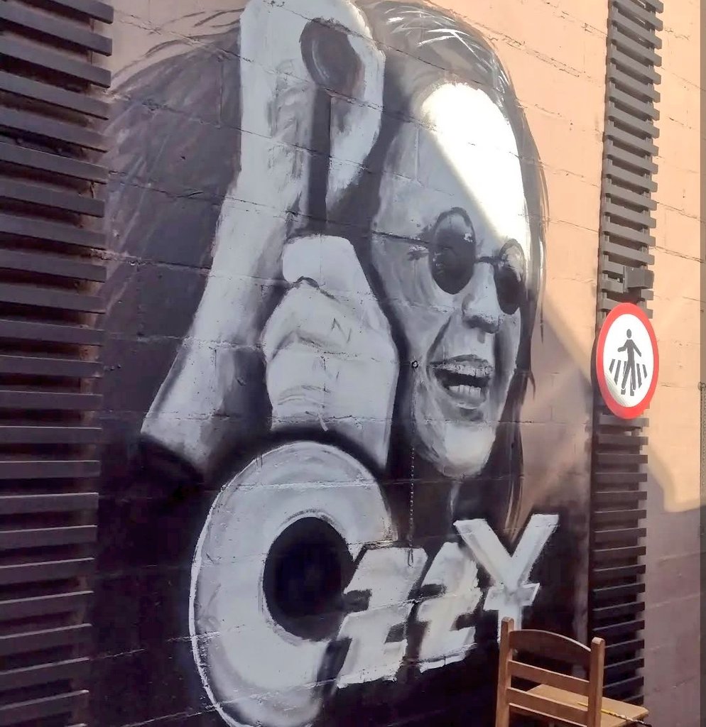 jornalnota's tweet image. ARTES! 🚨 Juntei algumas pichações, grafites e murais em homenagem ao grande Ozzy Osbourne que nos deixou hoje aos 76 anos! 🖤🦇😢
1- Robbie Jeffcott, Birmingham
2- Mr. murals, Birmingham
3- Posto, Hull
4- Daniel Moreno, São Paulo
Qual sua preferida?