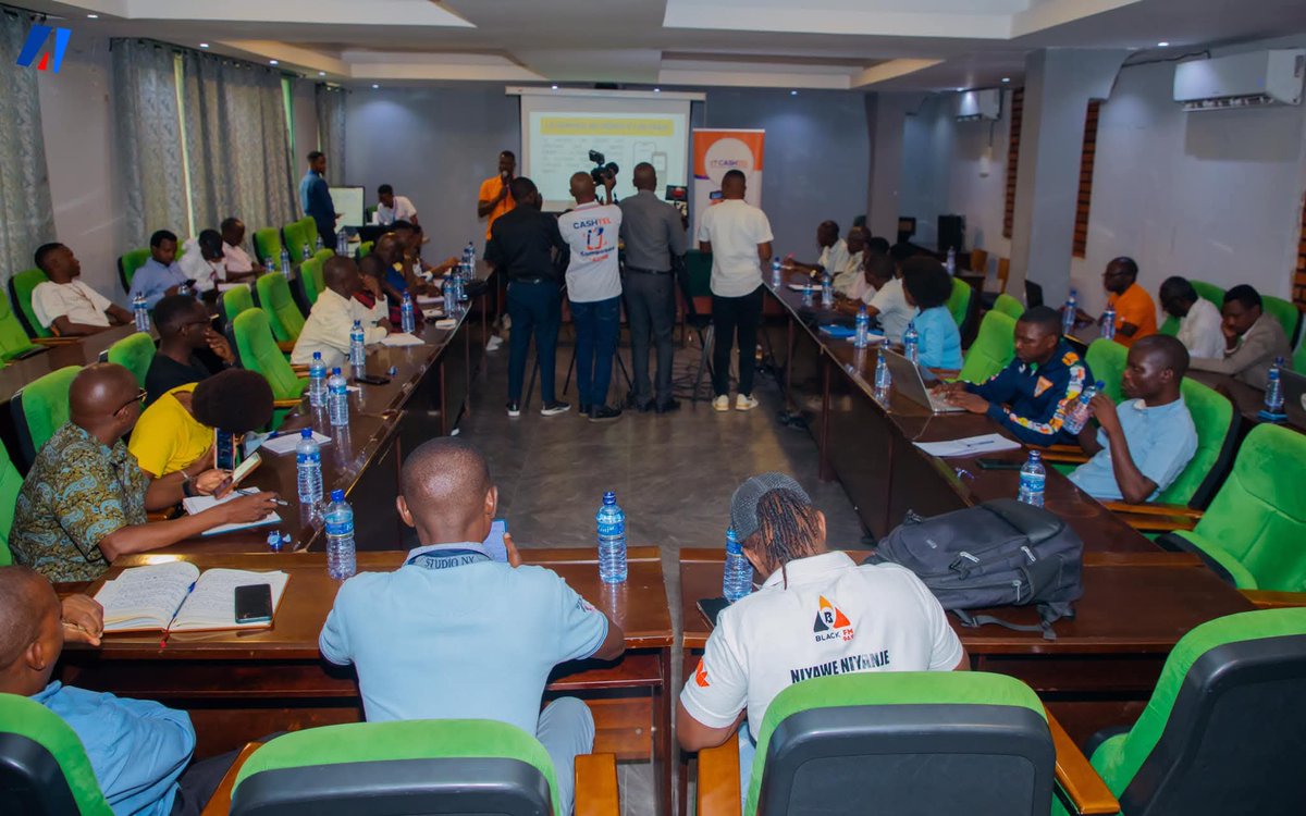 #Burundi : Bientôt, fini les longues files à l’<a href="/OBR_BI/">Office Bdais des Recettes</a> !
Grâce à #Cashtel, les paiements de 64 taxes (fiscales &amp; non fiscales) pourront se faire par téléphone.  
Annonce faite le 22 juillet par Jean D’Amour Kwizera, ADG de l’entreprise lors d'un atelier d'échange avec les médias.