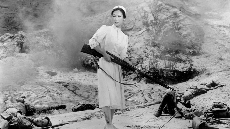 TaulNcCar's tweet image. 『赤い天使』シネ・ヌーヴォ 若尾文子映画祭。『ゴジラ』が怪獣で戦争を描いたなら、本作は性愛で戦争を描いた凄まじい傑作だった。一瞬の隙もない話運びと地獄絵図のような描写。麻痺していく感覚の中、蠢く人間の性が天使であり死神である若尾文子にまとわりつく。世界に誇りたい増村保造の1本。