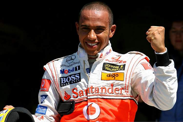 KiengeKki's tweet image. "Le carburant de la différence"
Quand les actions racistes élèvent @LewisHamilton au rang du plus grand champion de #F1 de tous les temps.
Quand Lewis était petit, il n'était pas seulement passionné par les voitures. Il était aussi noir dans un monde où cela dérangeait…