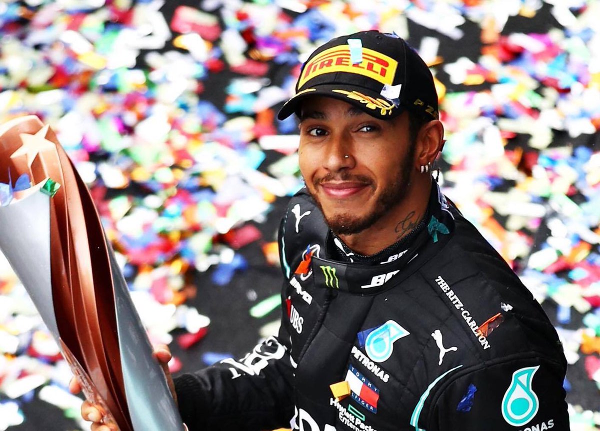 KiengeKki's tweet image. "Le carburant de la différence"
Quand les actions racistes élèvent @LewisHamilton au rang du plus grand champion de #F1 de tous les temps.
Quand Lewis était petit, il n'était pas seulement passionné par les voitures. Il était aussi noir dans un monde où cela dérangeait…