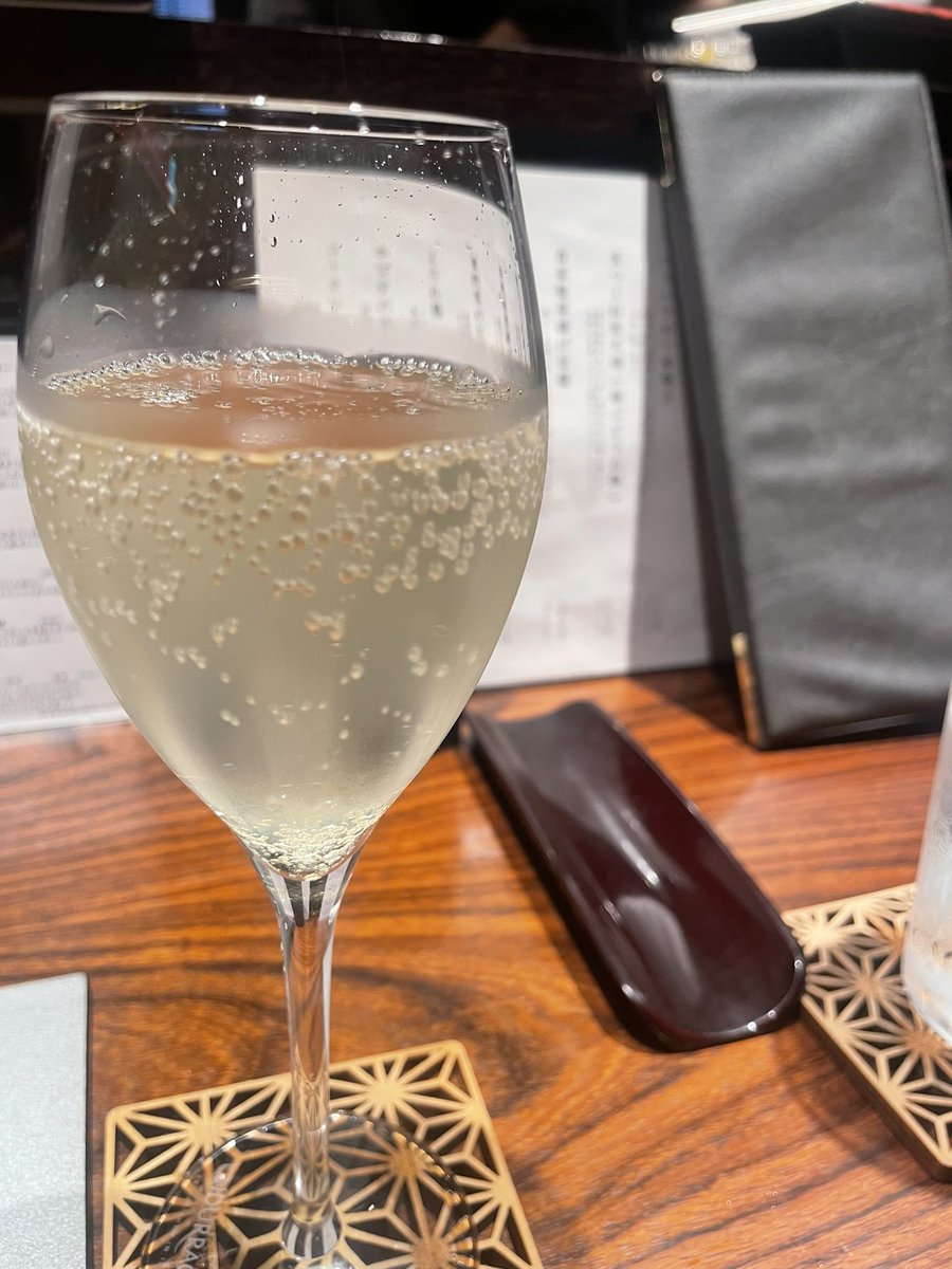 ai_storage's tweet image. トムとジェリーみたいに
常に仲良く喧嘩する腐れ縁の方と
呑んだ昨夜…
どっちがトムなのか？笑
私がトムでありたいけどきっとジェリー。
トムの優しさに甘えてる
わたくしジェリーです😅
昨日はごちそうさまでした🥂✨