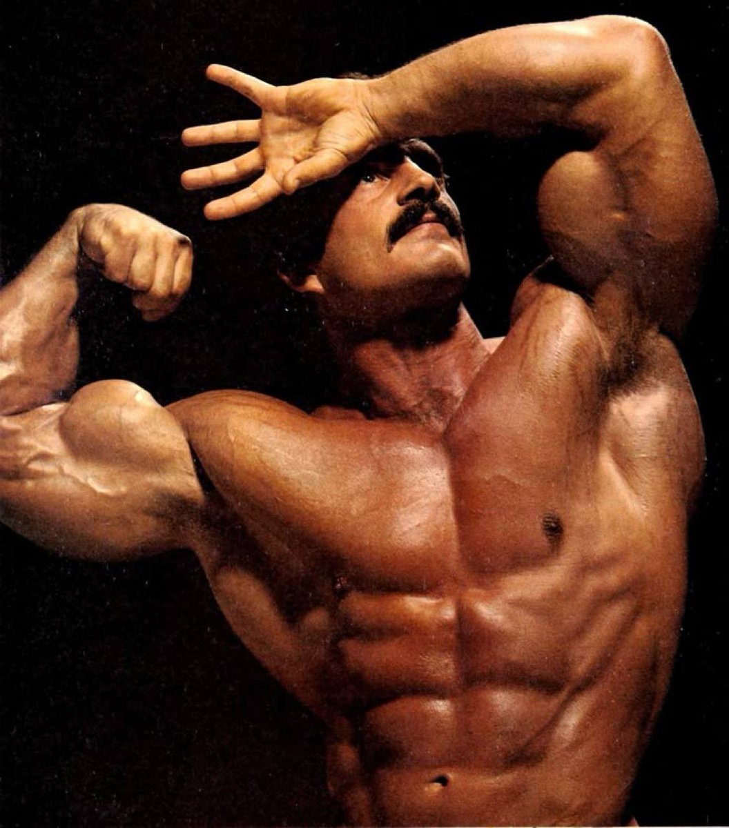 IronSage_'s tweet image. Mike Mentzer trained for just 30 minutes, 4x a week.
Yet he built a world-class physique.
His philosophy was the opposite of what every other bodybuilder was doing.
Here’s how you can use his 7 core principles to build an extraordinary physique in minimal time: