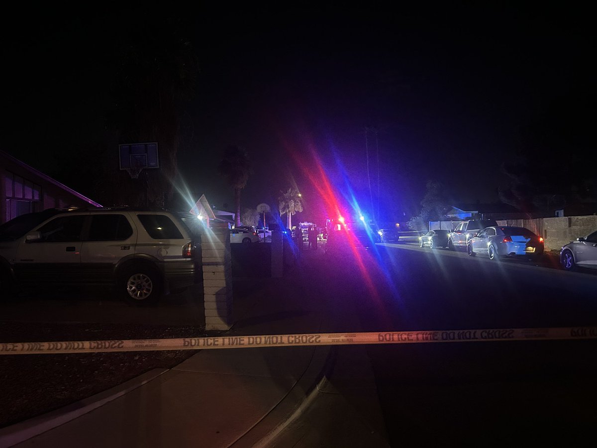 NicoleK_Fox10's tweet image. A man is dead after a house fire in Phoenix tonight. A woman was sent to the hospital with minor burns.
We’ll have a live report from the scene coming up at 9/10 on @FOX10Phoenix