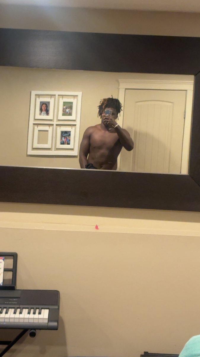 TheKingSoloo's tweet image. 245lbs 6’3 edge 2027