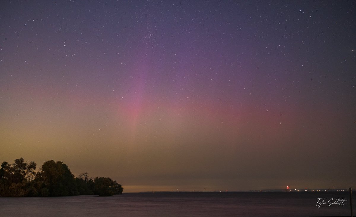 Stormchaser_TS's tweet image. Comes to Wisconsin for @EAA ended up with a gorgeous display of Aurora just near Oshkosh!
#wiwx
@Vincent_Ledvina @landon_wx