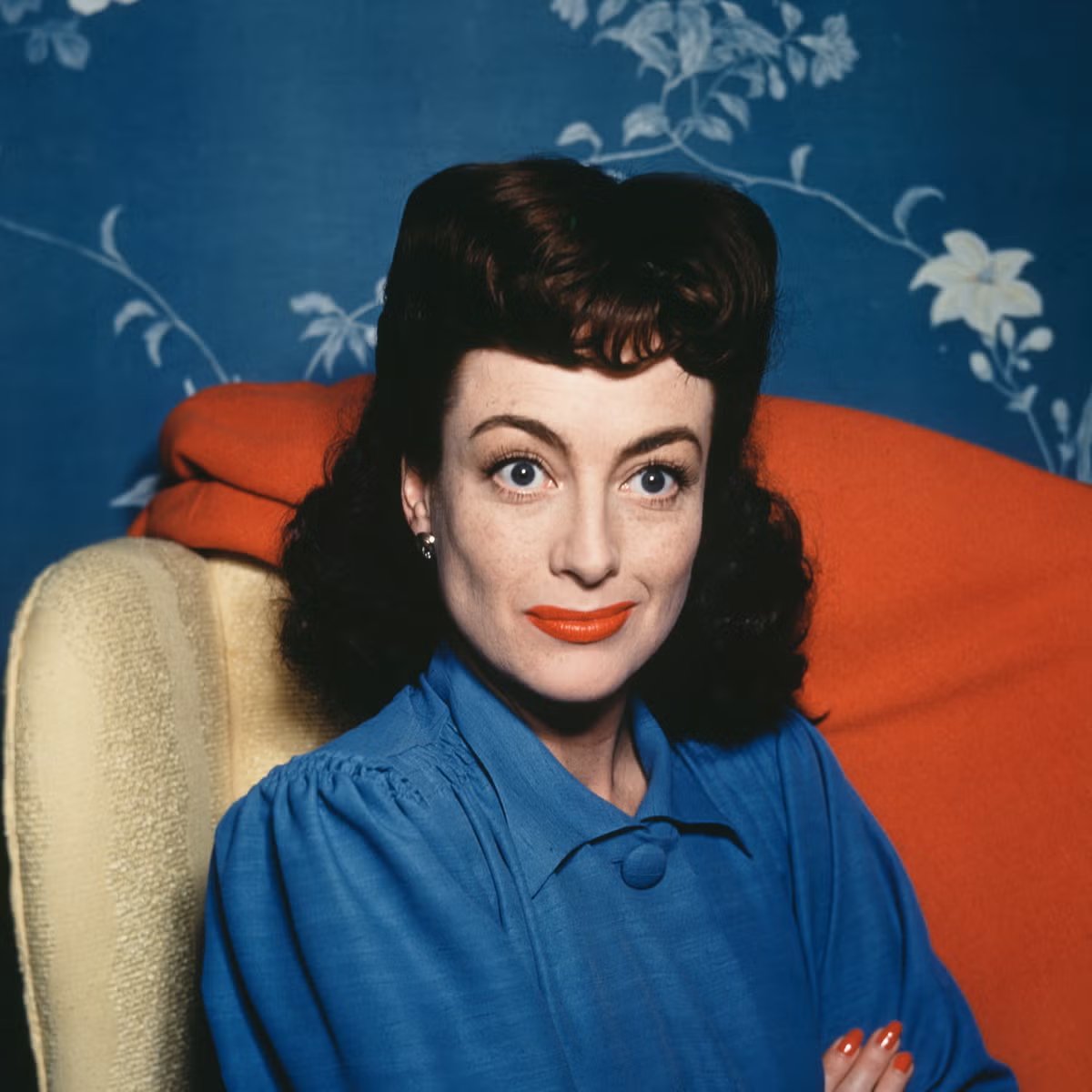 DisaffectedPod's tweet image. Imagine looking into this face and thinking "this is my mother."
Tell me Faye Dunaway didn't get shafted by the critics for her portrayal. She was a walking Joan Crawford.