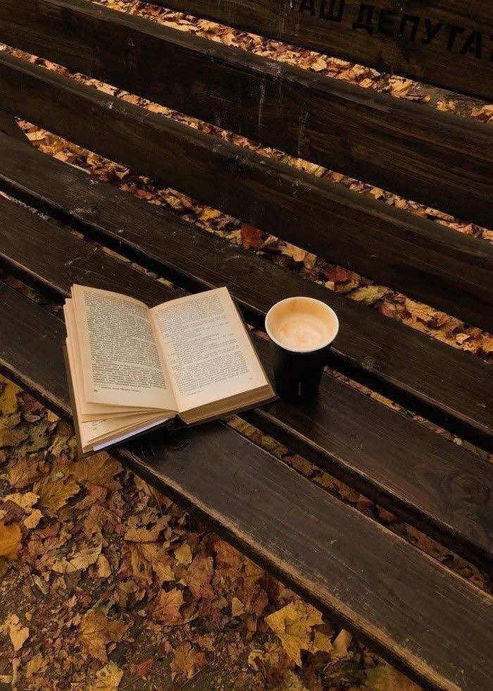 autumn girl tweet media