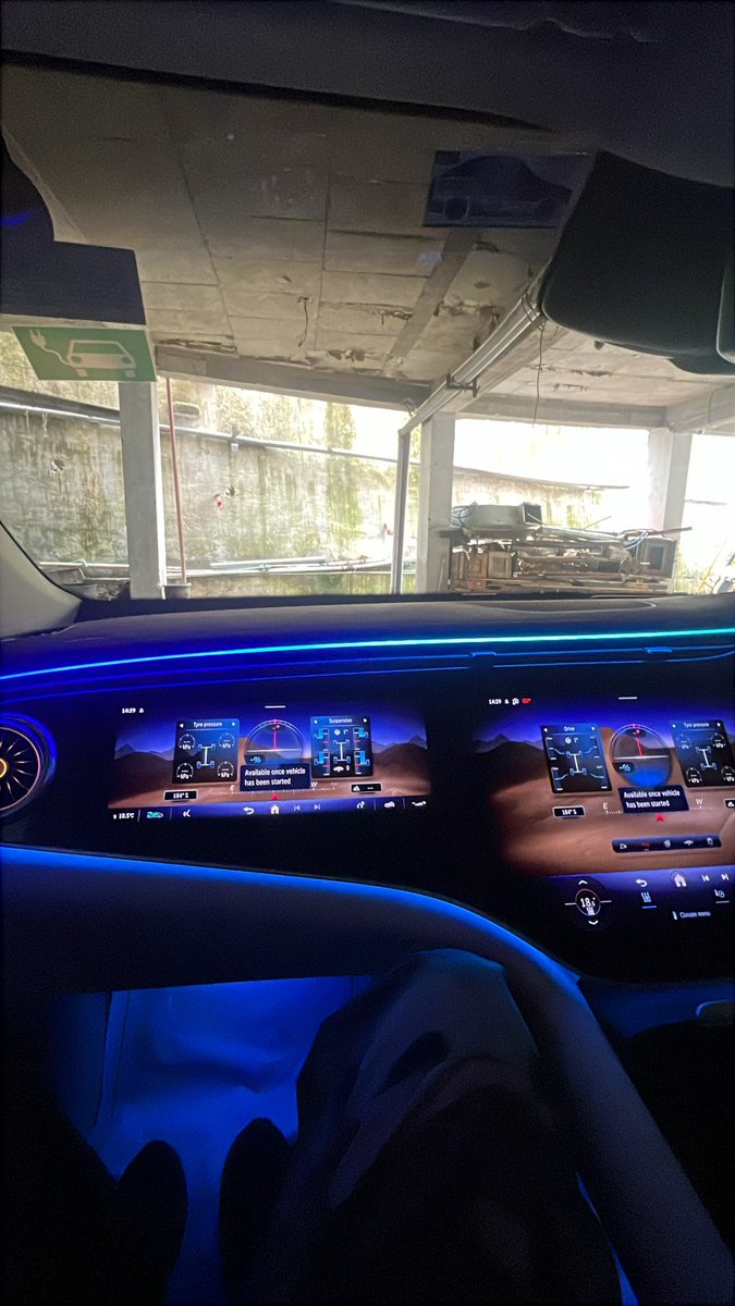 ShivrattanDhil1's tweet image. Can someone explain the point of giving the co-passenger such a large screen when it just mirrors the same features?
Honestly, it’s more distracting to use that touchscreen and search for touch-based controls than having simple physical buttons.
Still can’t figure out why car…