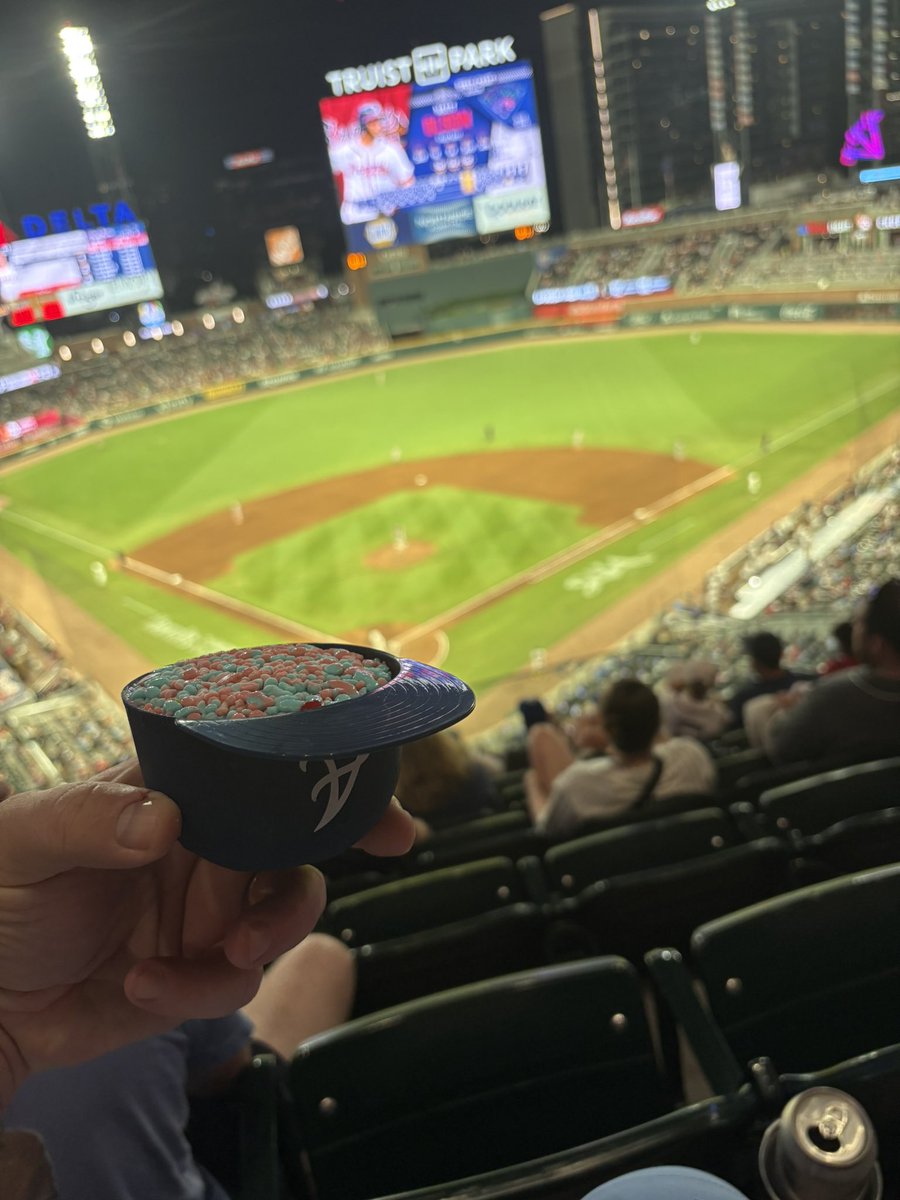 WeTheLees's tweet image. 9-0 shutout, but these dipping dots hit differently in these helmets! #BravesCountry @TruistPark had a great time like always