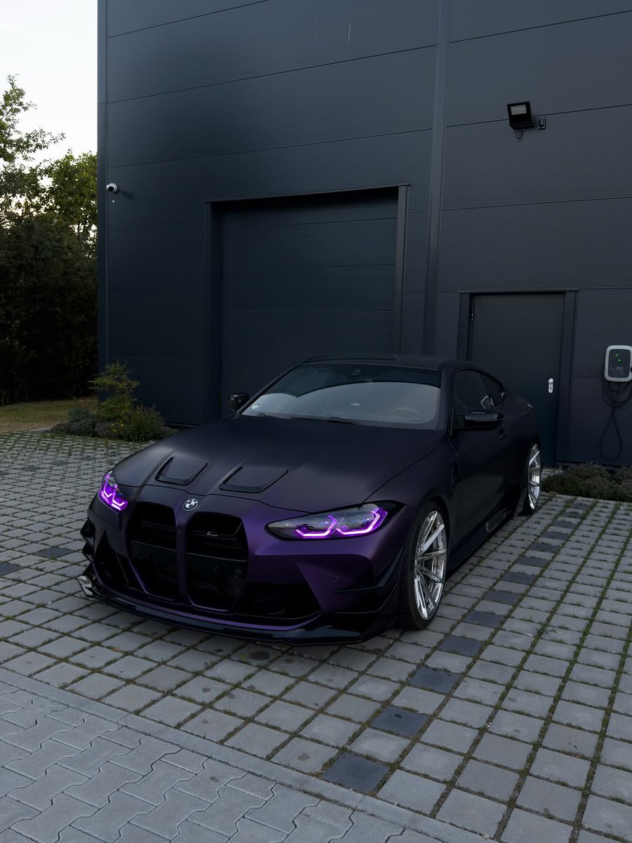 TheAutoHub's tweet photo. BMW G82 M4 COMPETITION 💜🖤 https://t.co/YVd5MLVigG