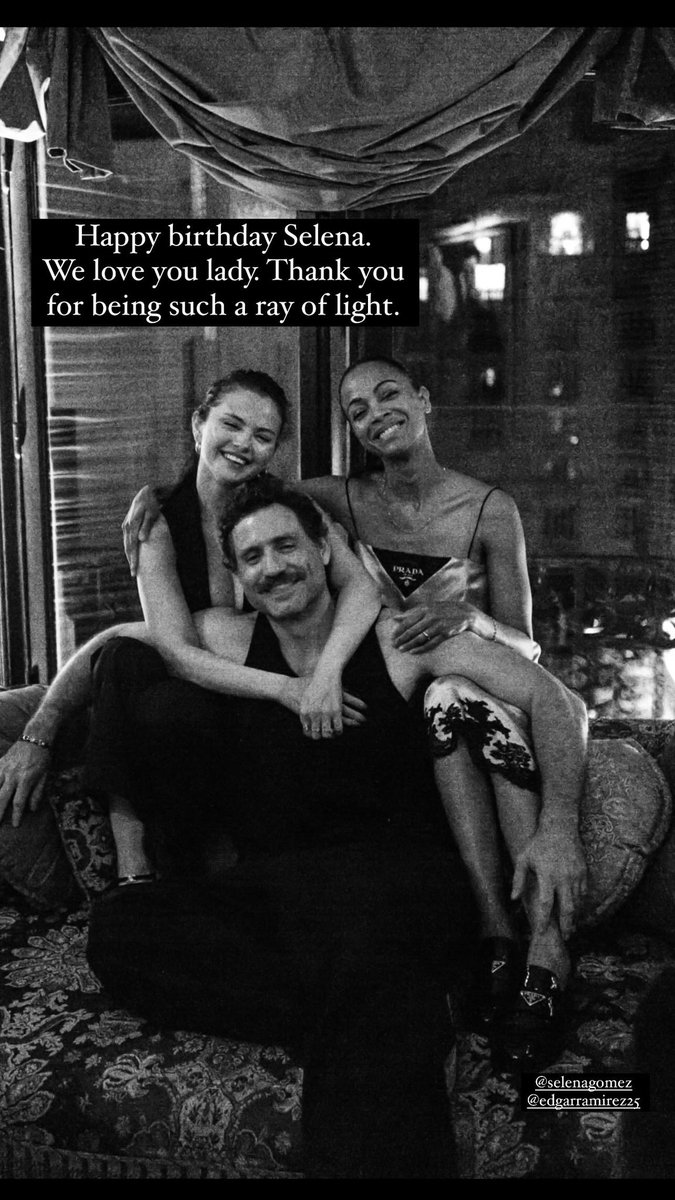 updateselenas's tweet image. “Feliz aniversário, Selena. Nós te amamos, querida. Obrigado por ser um raio de luz.”
Zoe Saldaña parabenizando Selena Gomez pelos Stories do Instagram. 🤍
