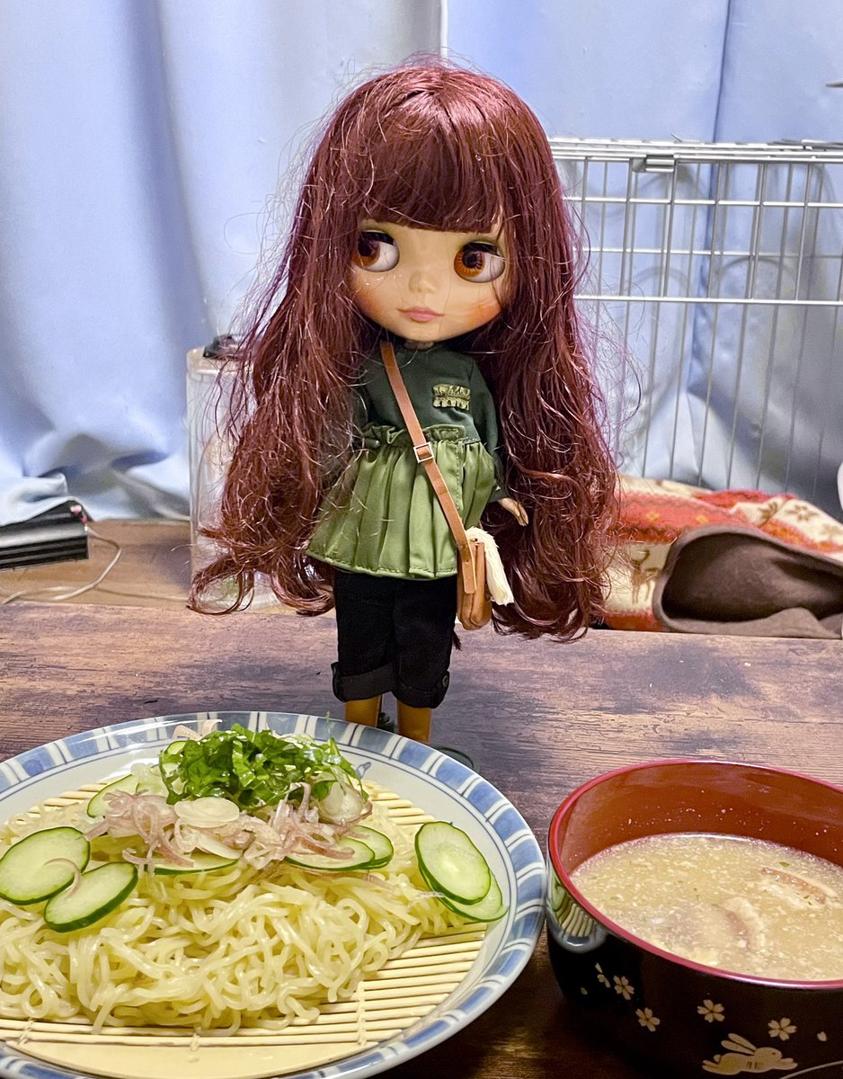 scc666jp's tweet image. ランチはまた、すったて(冷や汁)の冷やしラーメンです。
炒った胡麻を直ぐにすり鉢で擦ったので香りが良いでーす。