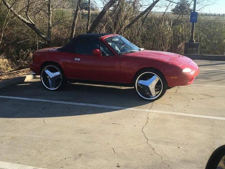 jaymekds's tweet image. Wanna be a baller, shot caller, 20in blades on the Miata