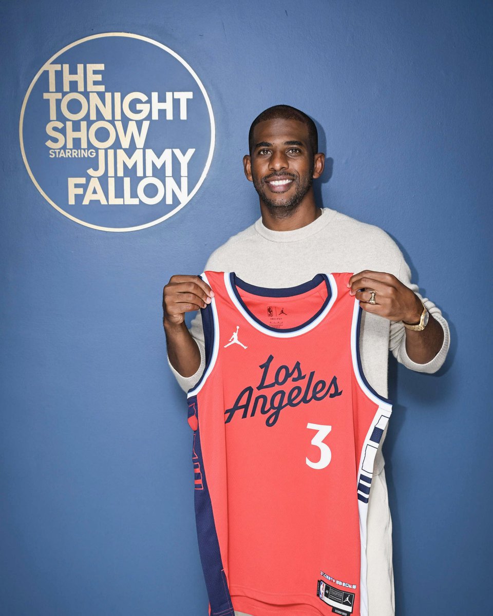 LAClippers's tweet image. .@CP3’s first look at his new jersey 🥹❤️
Thanks for the assist @FallonTonight 🤝