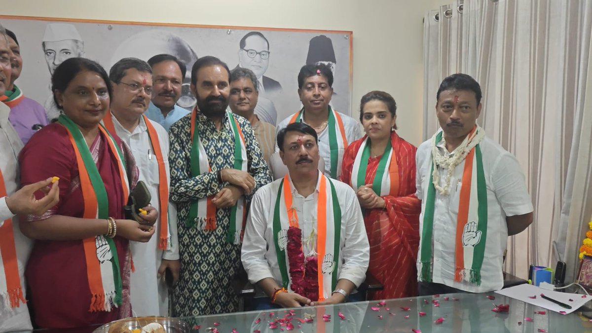 GujaratHeadline News (@gujaratheadline) on Twitter photo Amit Chavda formally takes charge as GPCC President, Tushar Chaudhary as LOP gujaratheadline.com/amit-chavda-fo… <a href="/AmitChavdaINC/">Amit Chavda</a> <a href="/INCGujarat/">Gujarat Congress</a> <a href="/ilyasqureshi24/">ilyas qureshi</a> <a href="/bhaviksolankee/">Bhavik Solanki</a> #Congress #Gujarat #Ahmedabad <a href="/drmanishdoshi/">Dr.Manish Doshi</a> <a href="/Hiren_Banker/">Dr.Hiren Bankerr</a> <a href="/RahulGandhi/">Rahul Gandhi</a> <a href="/NSUIGujarat/">NSUI Gujarat</a> Amit Chavda formally takes charge as GPCC President, Tushar Chaudhary as LOP gujaratheadline.com/amit-chavda-fo… <a href="/AmitChavdaINC/">Amit Chavda</a> <a href="/INCGujarat/">Gujarat Congress</a> <a href="/ilyasqureshi24/">ilyas qureshi</a> <a href="/bhaviksolankee/">Bhavik Solanki</a> #Congress #Gujarat #Ahmedabad <a href="/drmanishdoshi/">Dr.Manish Doshi</a> <a href="/Hiren_Banker/">Dr.Hiren Bankerr</a> <a href="/RahulGandhi/">Rahul Gandhi</a> <a href="/NSUIGujarat/">NSUI Gujarat</a>