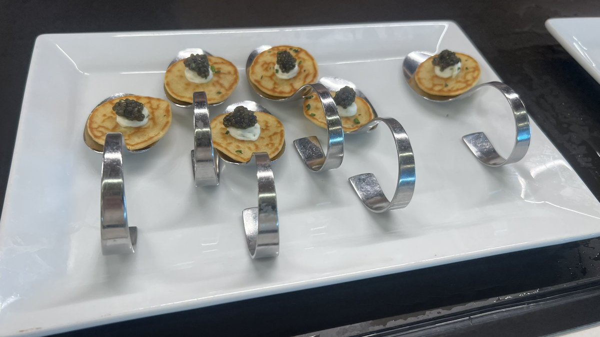 LondonSparkle1's tweet image. Quick bite in the lounge, run to the gate🤪🤪🤪 just to find out it was delayed🤪🤦♀️🤷🏻♀️