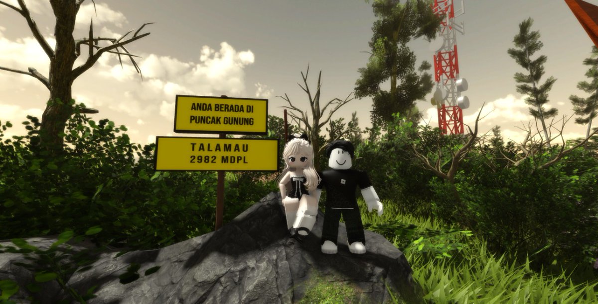 pivtachio's tweet image. berhasil mendaki 2 gunung bersama @rdnabrar