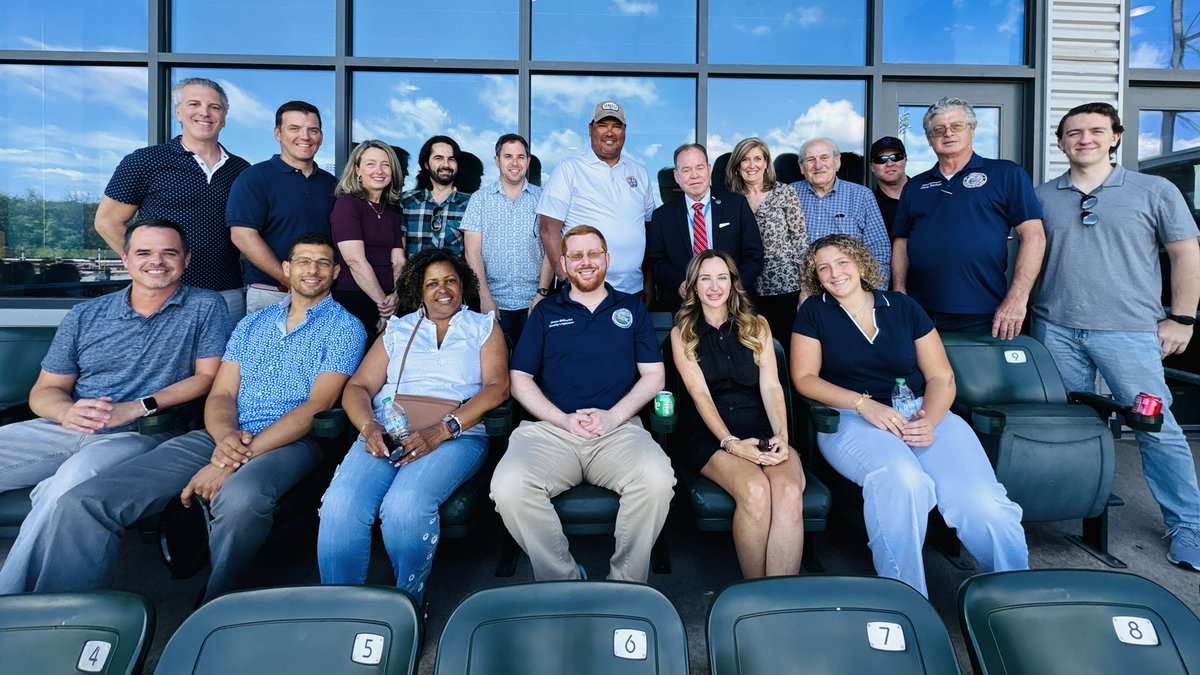 BethDavidson17's tweet image. Thanks to @carlucci4ny Daniel Ortega and @operatingengineers 825 for a great afternoon of Boulders Baseball! Great to spend time with so many colleagues celebrating a real Rockland treasure!