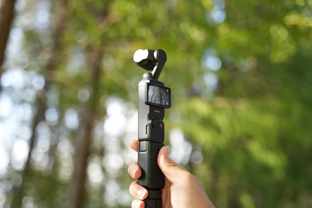 DJIGlobal's tweet image. What feature of the #OsmoPocket3 stands out the most and makes you want to choose it over your phone?📸✨