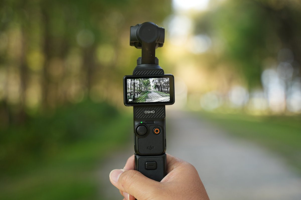 DJIGlobal's tweet image. What feature of the #OsmoPocket3 stands out the most and makes you want to choose it over your phone?📸✨