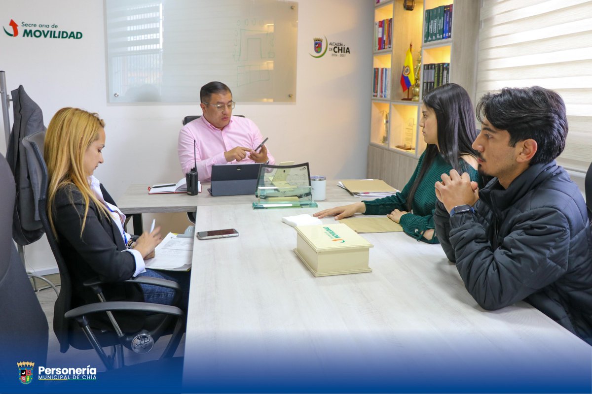 🫱🏾‍🫲🏽Acompañamos a la Personera Municipal Estudiantil en una mesa de trabajo con la Secretaría de Movilidad.👇🏼
facebook.com/share/p/19TEv1…

<a href="/AlcaldiaChia/">Alcaldía de Chía</a> <a href="/concejochia/">@concejochia</a> <a href="/Canal8Regional/">Canal 8</a>
