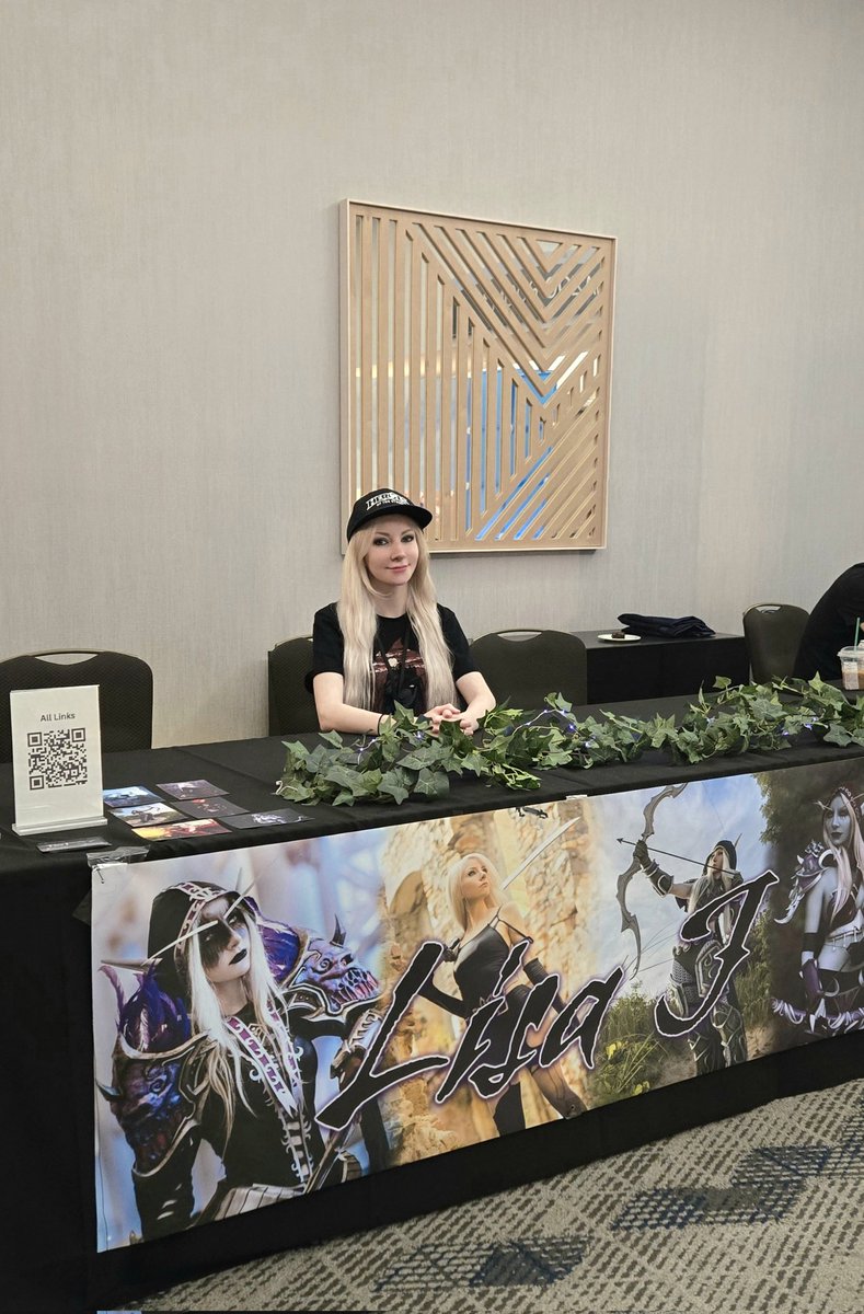 Lishooo's tweet image. Thank you for such a great first @dokidokon! I am so grateful that they invited me to be a cosplay guest and judge for the cosplay contest. 
Huge shoutout to the staff for taking such good care of us, especially @iSyncShips. Another thank you to the other cosplay guests/judges,…