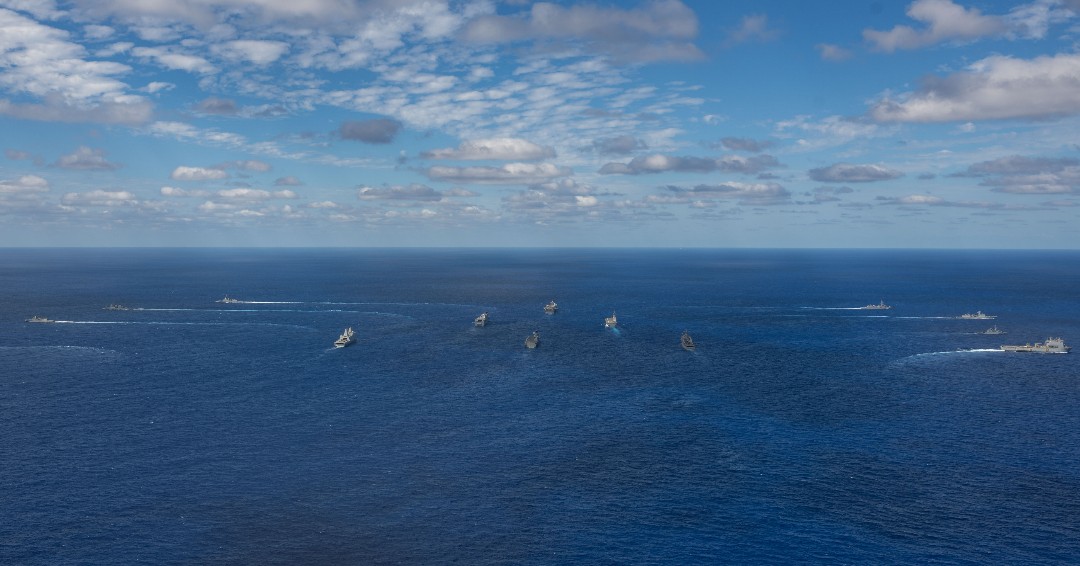 US7thFleet's tweet image. U.S. Navy ships from the America Strike Group, led by the amphibious assault ship USS America (LHA 6), sail with ships from Australia, Republic of Korea, New Zealand, France and Japan as part of Talisman Sabre 25, July 20.
📸 by MC3 Kenneth Melseth
#TalismanSabre25 | #USNavy