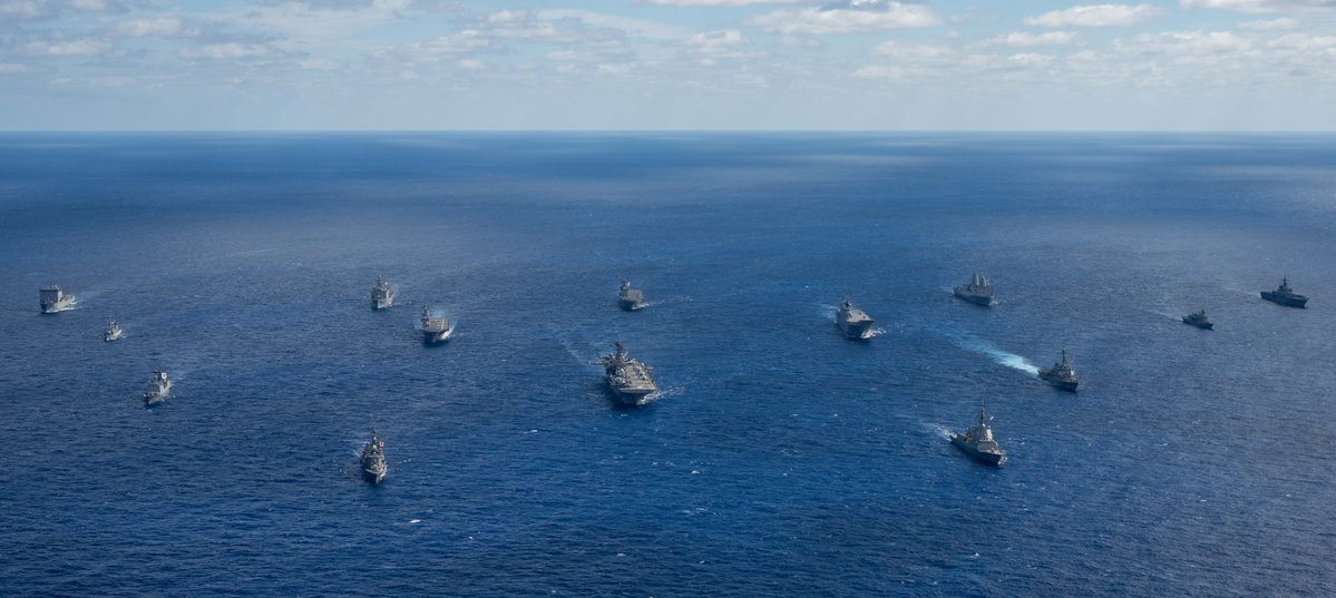 US7thFleet's tweet image. U.S. Navy ships from the America Strike Group, led by the amphibious assault ship USS America (LHA 6), sail with ships from Australia, Republic of Korea, New Zealand, France and Japan as part of Talisman Sabre 25, July 20.
📸 by MC3 Kenneth Melseth
#TalismanSabre25 | #USNavy