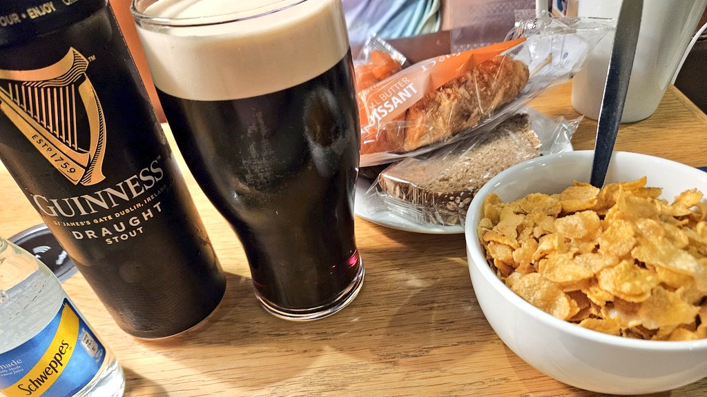 SOCthoughts's tweet image. My flight got cancelled so I was moved to a later one, upgraded to business class and the airport lounge.
So far I've had...
Two cans of Guinness, bowl of cornflakes, crossaint, cookies, a shower(!) and brown bread. It's not even 5am.
I can never go back to the non-lounge life.