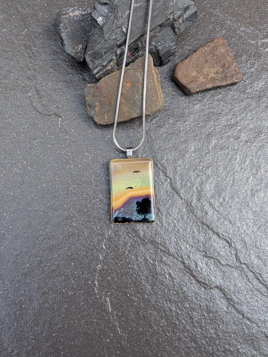 Samphireglass's tweet image. Beautiful mini landscape fused glass necklace. A unique handcrafted glass necklace with wonderful sunset colours and an enamel tree and bird design. Lovely gift ideas.
#handmade #etsy #giftideas #shopindie
samphireglass.etsy.com/listing/433543…