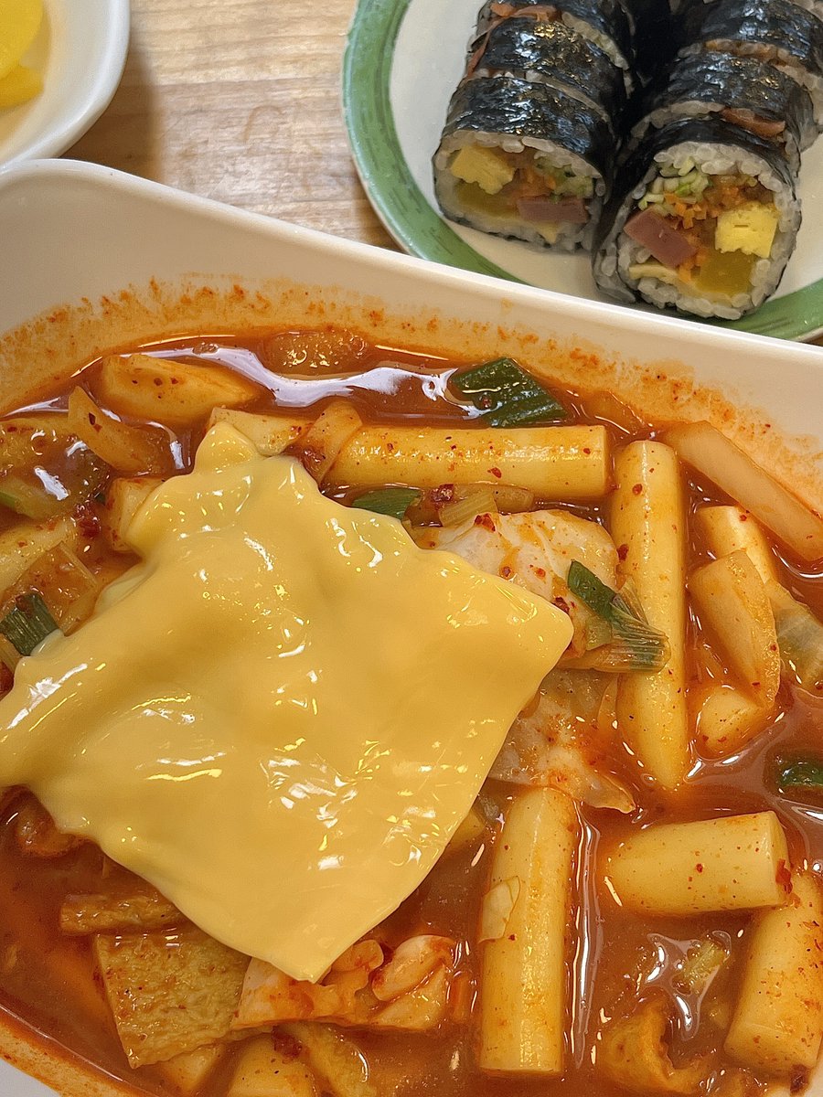 dongdong_eat's tweet image. 이런 출신이 집인 것 같은 양배추가득네모치즈국물자작달달떡부끼가 너무 좋아
