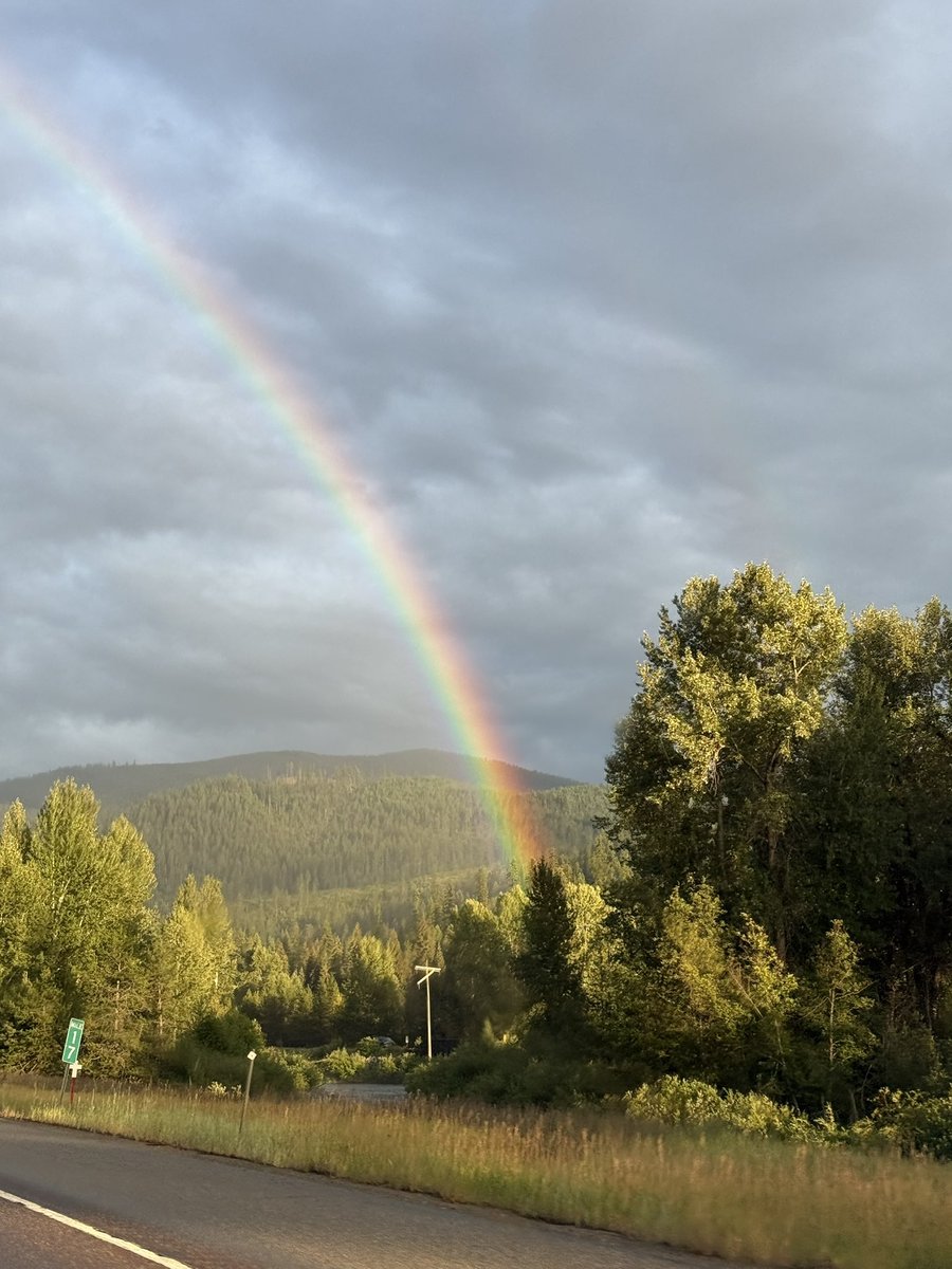 LuckyMcGee's tweet image. Driving back home after getting my tire situated, I saw the most magnificent double rainbow. π Pictures never do such things justice. I wish there had been a safe spot to pull over, to take proper photos. It was incredible in person. π