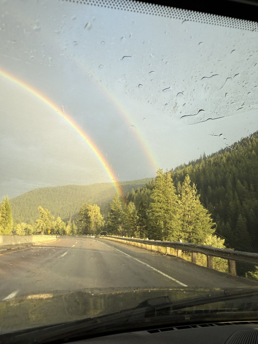 LuckyMcGee's tweet image. Driving back home after getting my tire situated, I saw the most magnificent double rainbow. π Pictures never do such things justice. I wish there had been a safe spot to pull over, to take proper photos. It was incredible in person. π