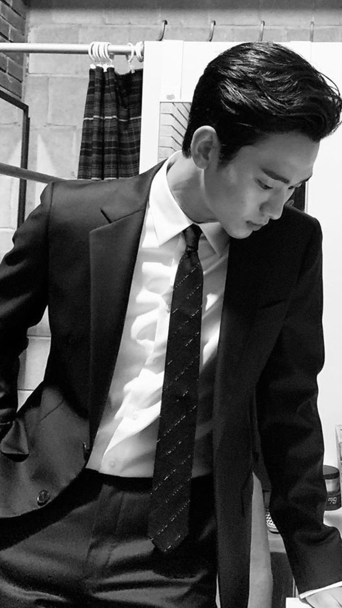 Dear God,

Thank You for sustaining Kim Soo Hyun through 18 incredible years. As the world continues to shift, please steady his path. Surround him with peace, wisdom and unwavering favor. May every unjust word spoken against him fall powerless and may truth roar louder than