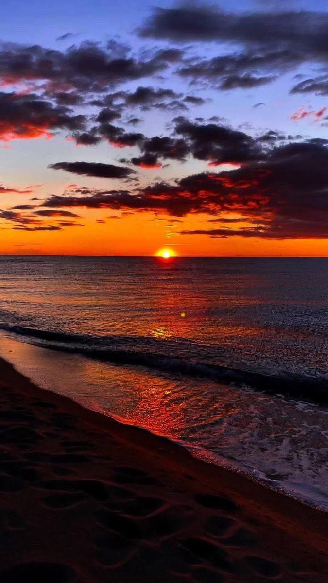 Ginalilvol's tweet image. Smile though your heart is aching
Smile even though it's breaking
When there are clouds in the sky
You'll get by
If you smile through your fear and sorrow
Smile and maybe tomorrow
You'll see the sun come shining through
For you
Light up your face with gladness
Hide every trace…