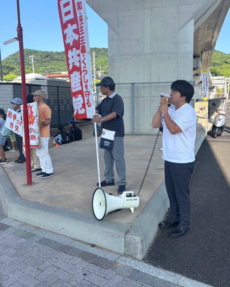 r221ngskjcp's tweet image. 今日は長崎市戸町で地元後援会のみなさん、大石ふみき長崎市議と朝宣伝。
実は朝宣伝前に嬉しいことが。行きつけのコンビニで、店員さんから「選挙応援していましたよ。これからも頑張って!」との激励が😭
ちゃんと見てくれている方がいるんだと、とても感動!
地道にコツコツ頑張る💪
