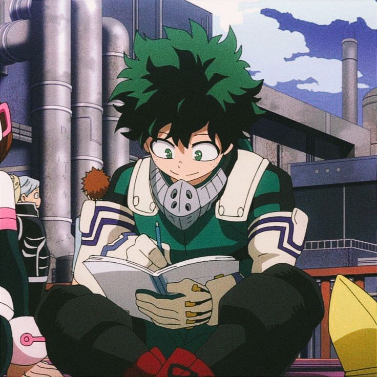 escribiendo en la bonita libreta que le dio bakugou.
pensando en é—