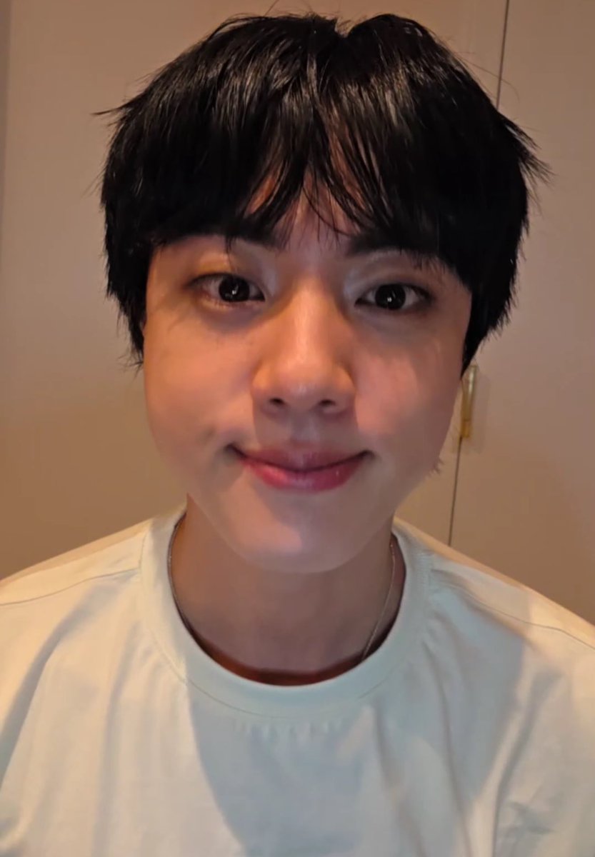jinniesbread's tweet image. MY BREAD JINNIE REST WELL SO WE CAN EAT YOU TOMORROW TOO 🥹