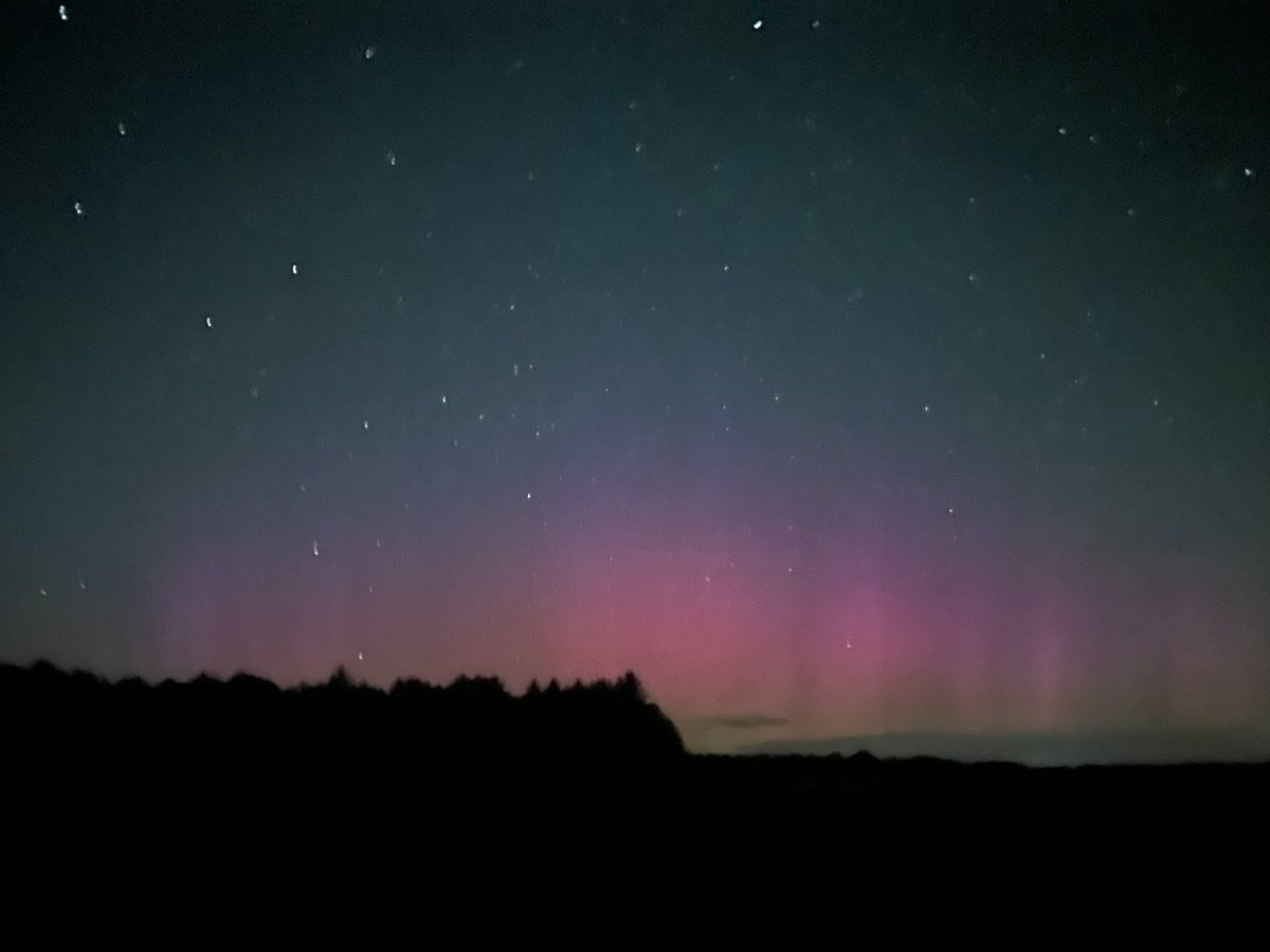 wxcamryn's tweet image. 11:05 pm - fastest substorm I’ve ever experienced, plus naked eye pillars. I’ve missed the #aurora!
Lebanon, ME