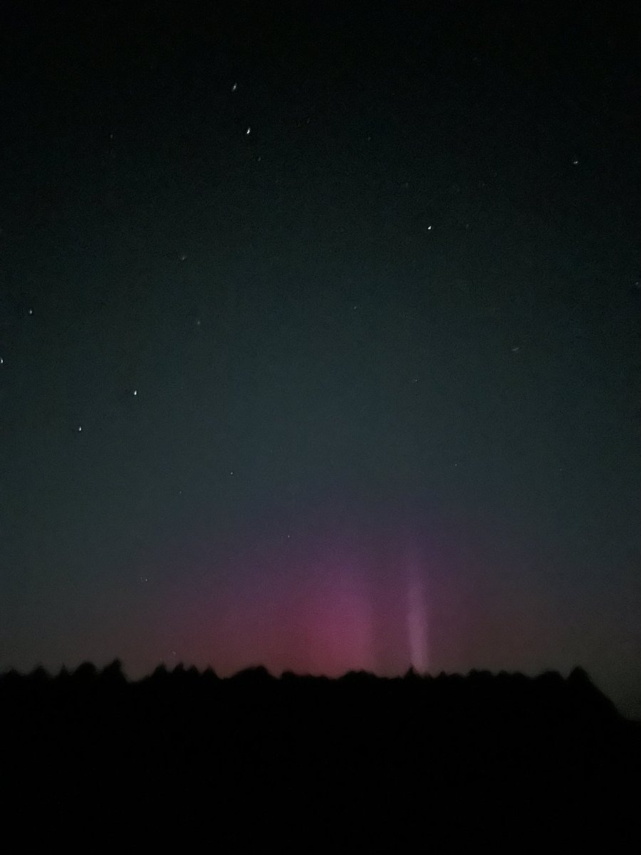wxcamryn's tweet image. 11:05 pm - fastest substorm I’ve ever experienced, plus naked eye pillars. I’ve missed the #aurora!
Lebanon, ME