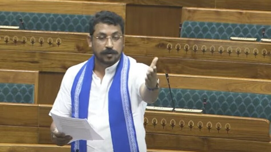 आखिर बसपा की लड़ाई किससे है? 
भाजपा, सपा, कांग्रेस या फिर आजाद समाज पार्टी? 

नगीना में 1.5 साल चंद्रशेखर आजाद जी ने मेहनत की फिर वहाँ से ताल ठोकी। 

फिर आकाश आनंद जी ने सबसे पहले रैली नगीना लोकसभा में ही क्यों की शुरू की ? 

मंच से पूछा मंच से क्या अपना प्रत्याशी कमजोर है?