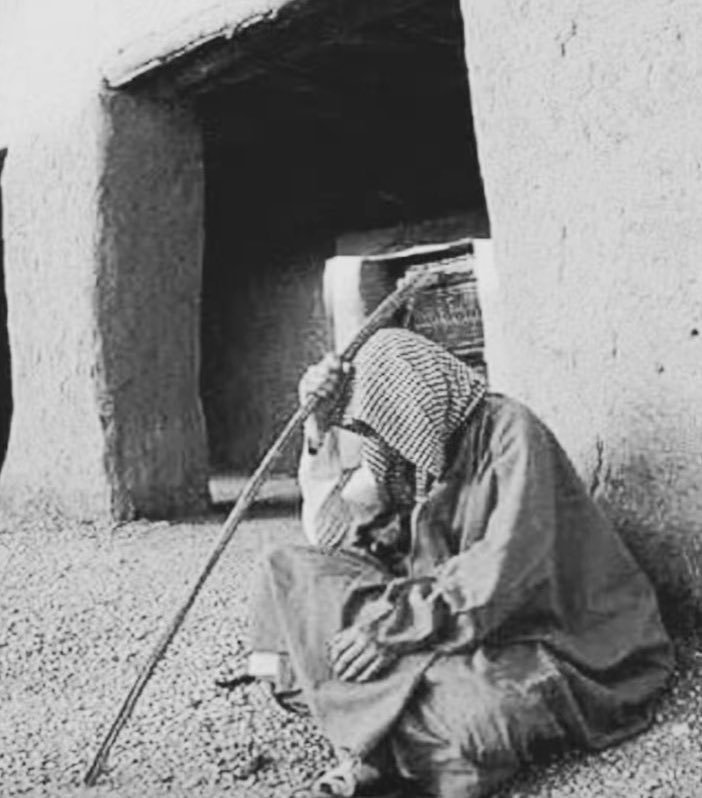 كل شيٍ في الزمان اللي مضى نطرب له
والعيون اليا بكت ما تبكي الا الماضي